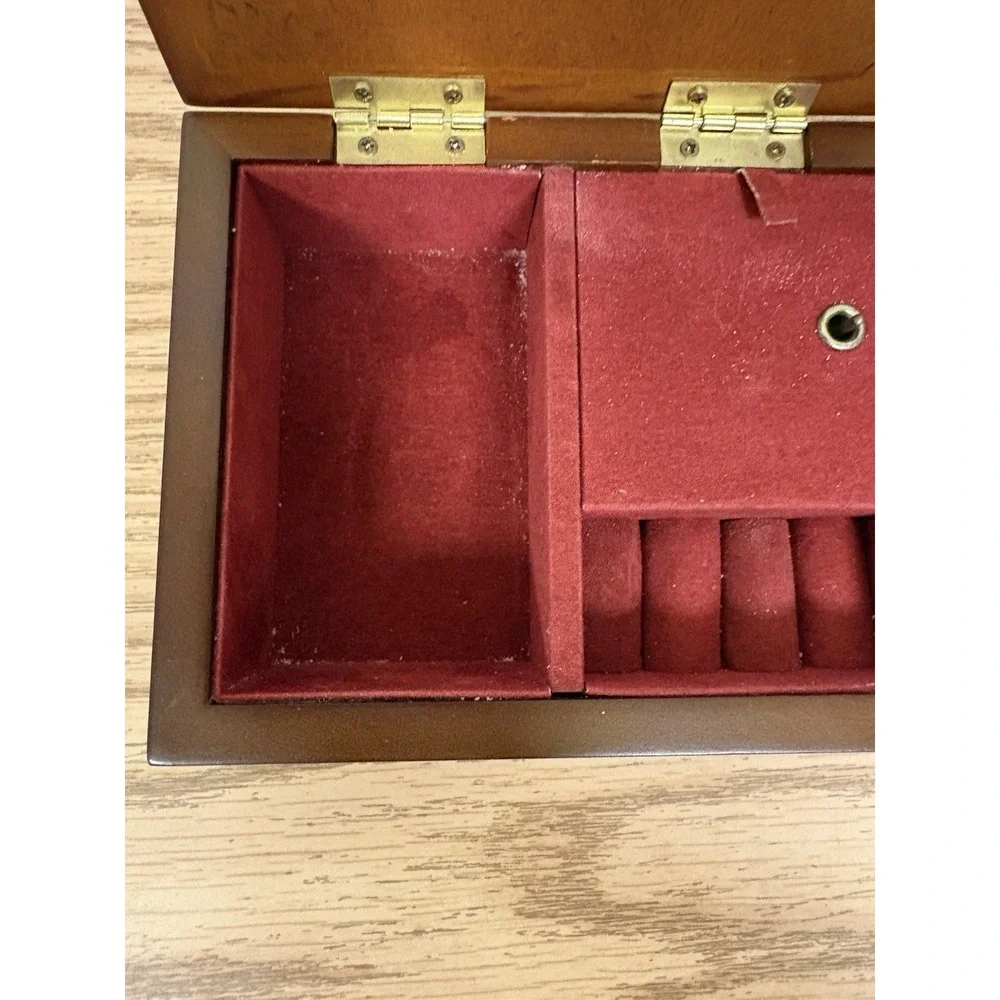 Collectable Wizard of Oz Wood Music Jewelry Box Plays Over The Rainbow